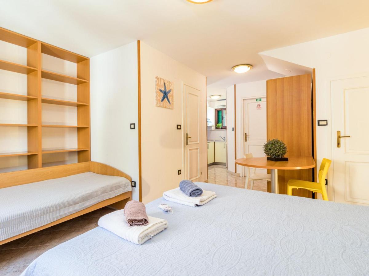 Apartment Antonella & Napoletano-1 By Interhome Umag Luaran gambar